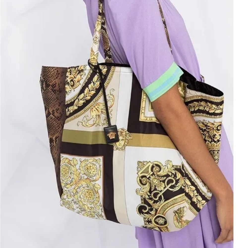 Versace Tote  (SOLD OUT) - Picture 2 of 11